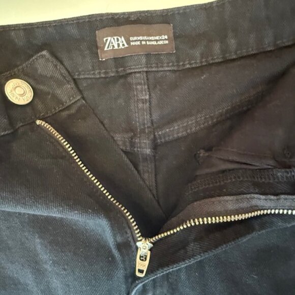 Pre-loved Zara Black Denim Raw Hem Mini Skirt - Size 24 - Picture 5 of 6